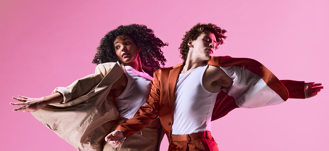 HOW TO AVOID SWEAT STAINS AND MARKS ON CLOTHING